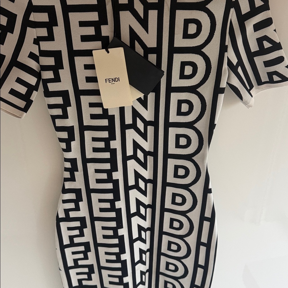 New Fendi dress - Picture 4 of 6